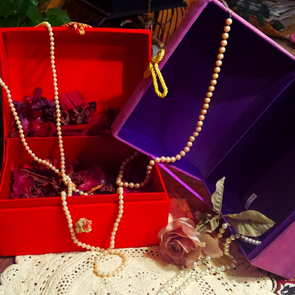 Set of velvet/satin boxes